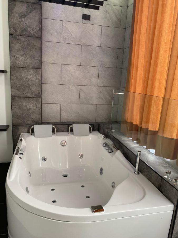 Bryss Hotel 산토 도밍고 데 로스 콜로라도스 외부 사진