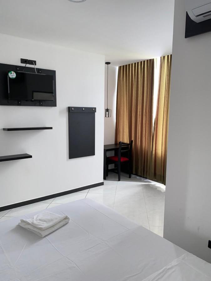 Bryss Hotel 산토 도밍고 데 로스 콜로라도스 외부 사진