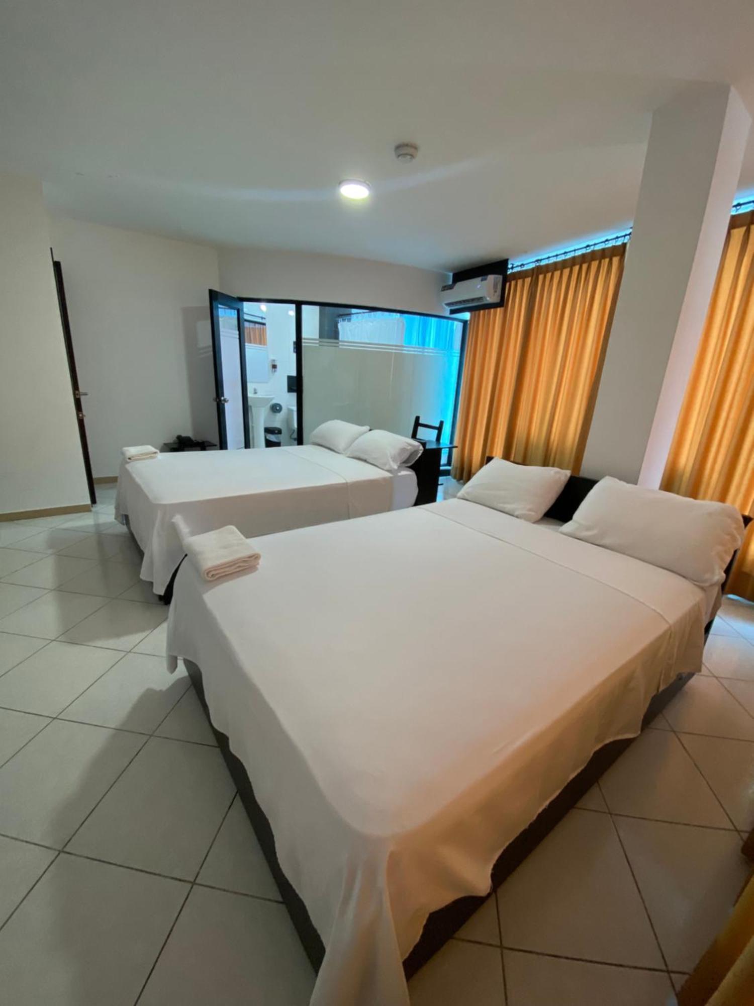 Bryss Hotel 산토 도밍고 데 로스 콜로라도스 외부 사진